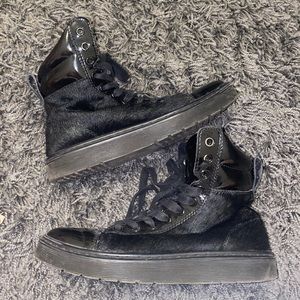DR MARTENS SHINY LEATHER /HAIR BOOT